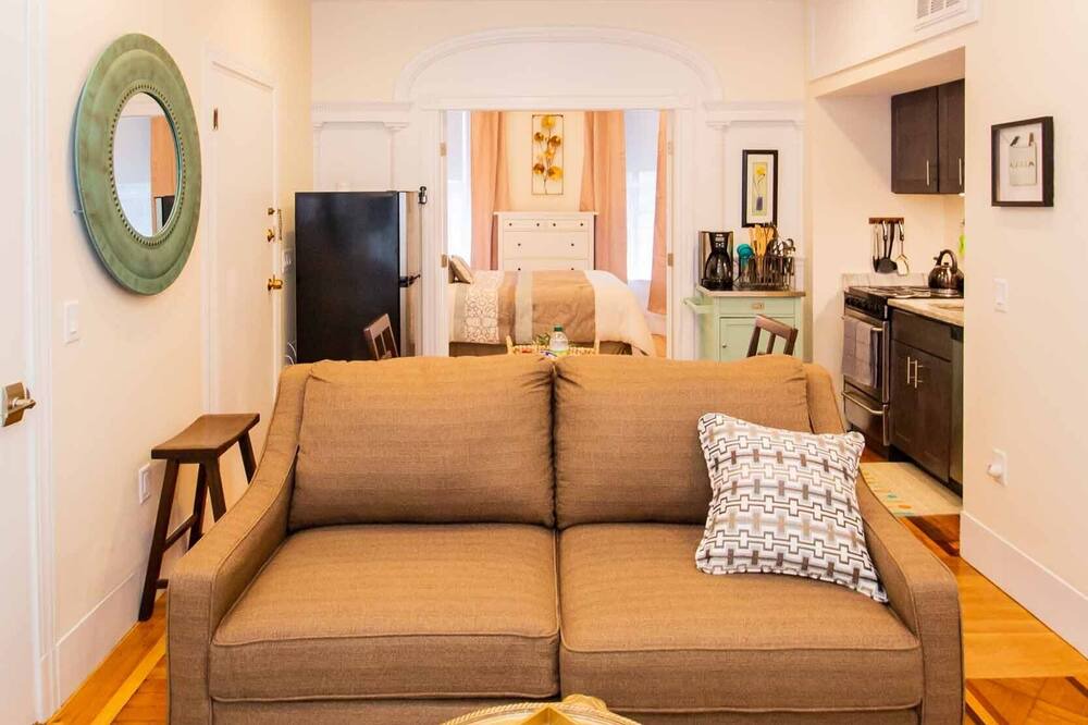 Photo of Livingroom in Cleveland Circle