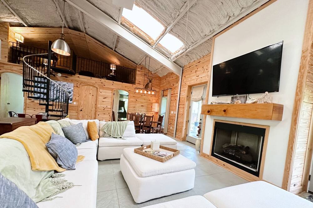 Photo of Livingroom in McNeill
