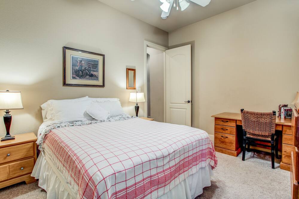 Photo of Bedroom in Lakeside