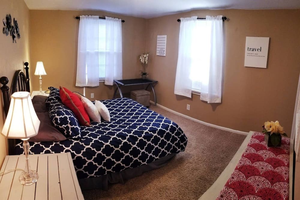 Photo of Bedroom in Des Peres