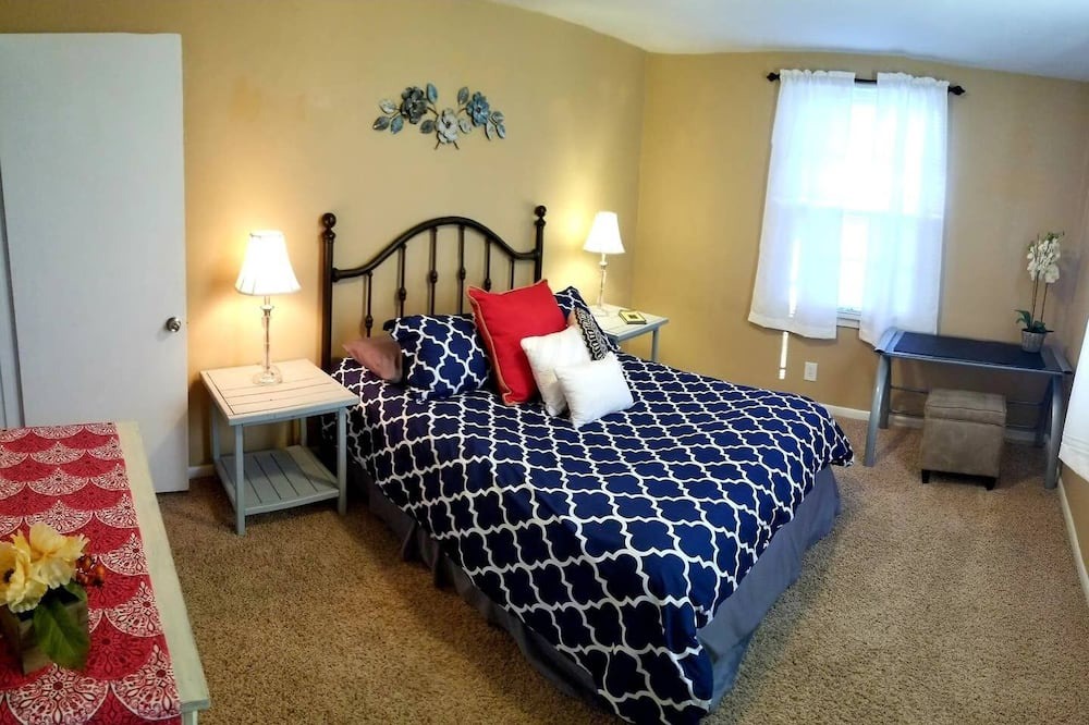 Photo of Bedroom in Des Peres
