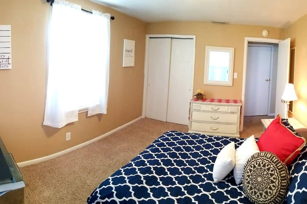 Photo of Bedroom in Des Peres