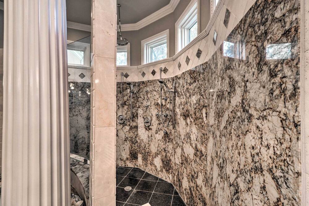 Photo of Bathroom in Rockwell