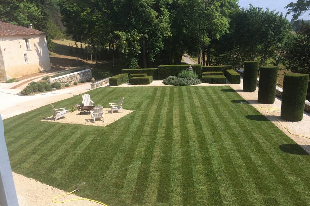 Photo of Outdoor in Saint-Pierre-de-Cole