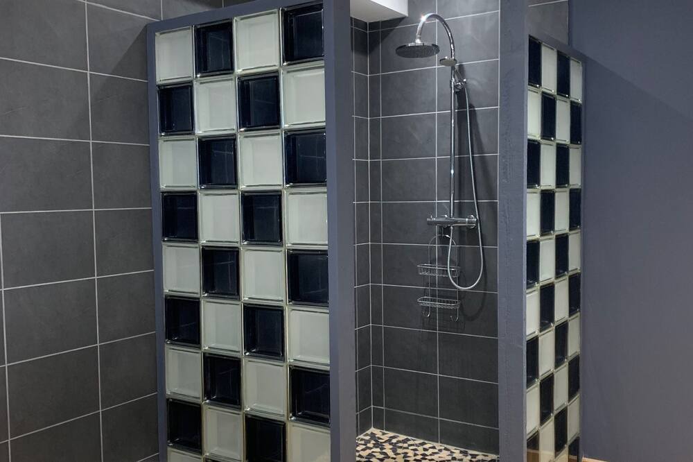 Photo of Bathroom in Saint-Pierre-de-Cole