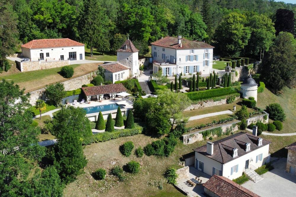 Photo of Outdoor in Saint-Pierre-de-Cole