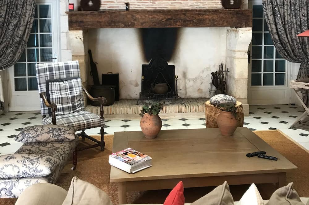 Photo of Livingroom in Saint-Pierre-de-Cole