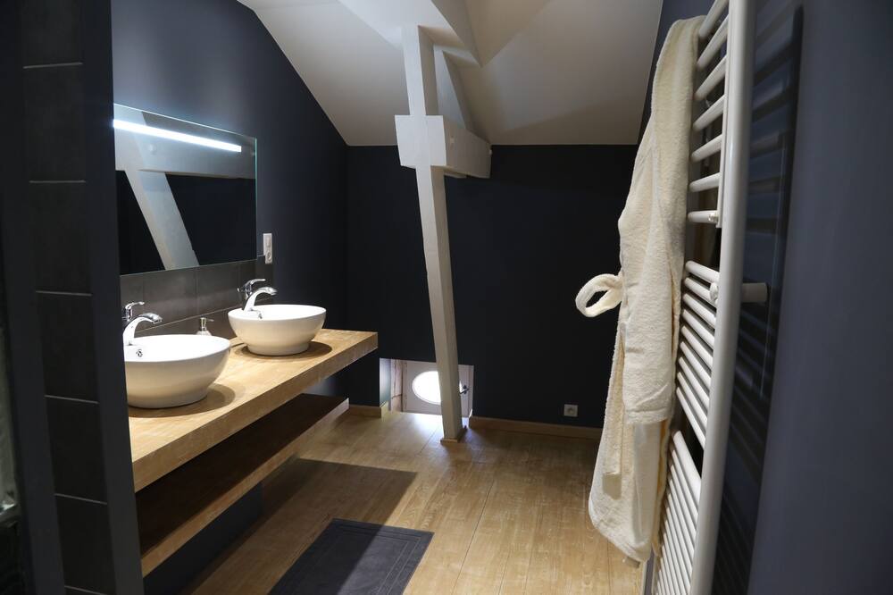 Photo of Bathroom in Saint-Pierre-de-Cole