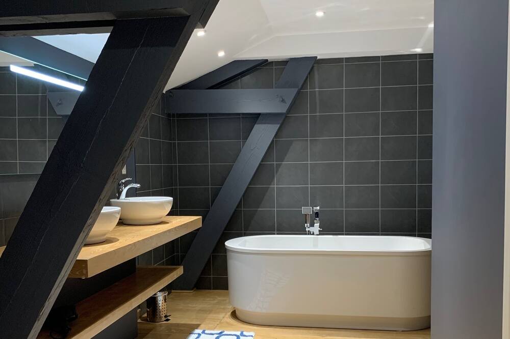 Photo of Bathroom in Saint-Pierre-de-Cole