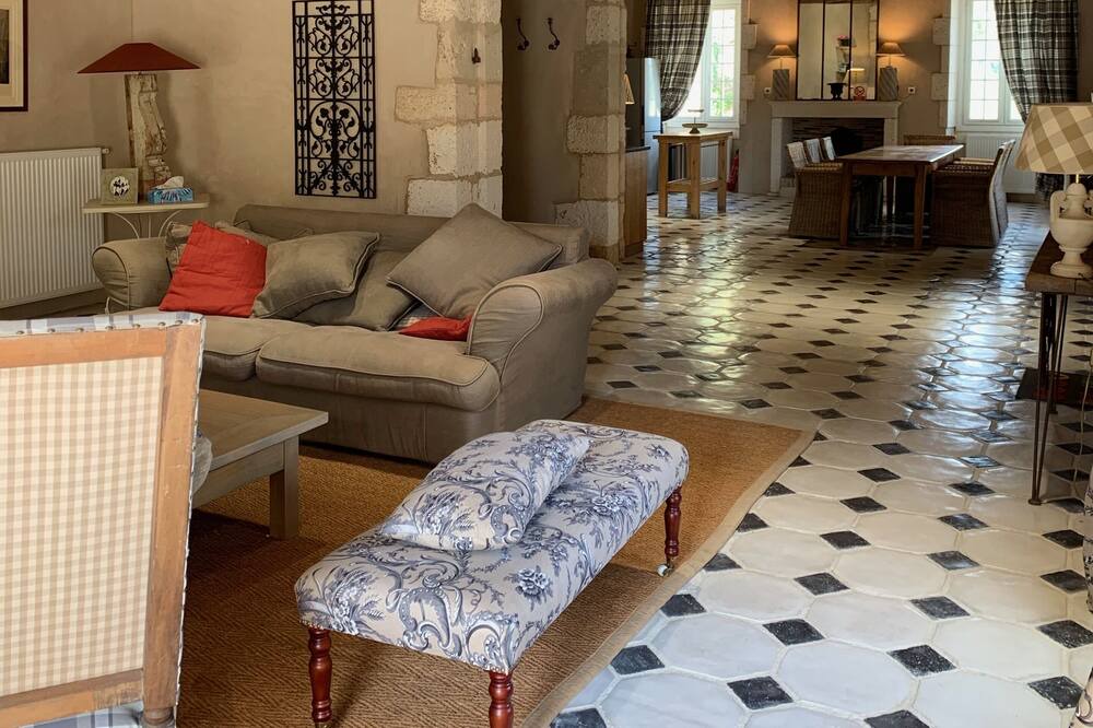 Photo of Livingroom in Saint-Pierre-de-Cole