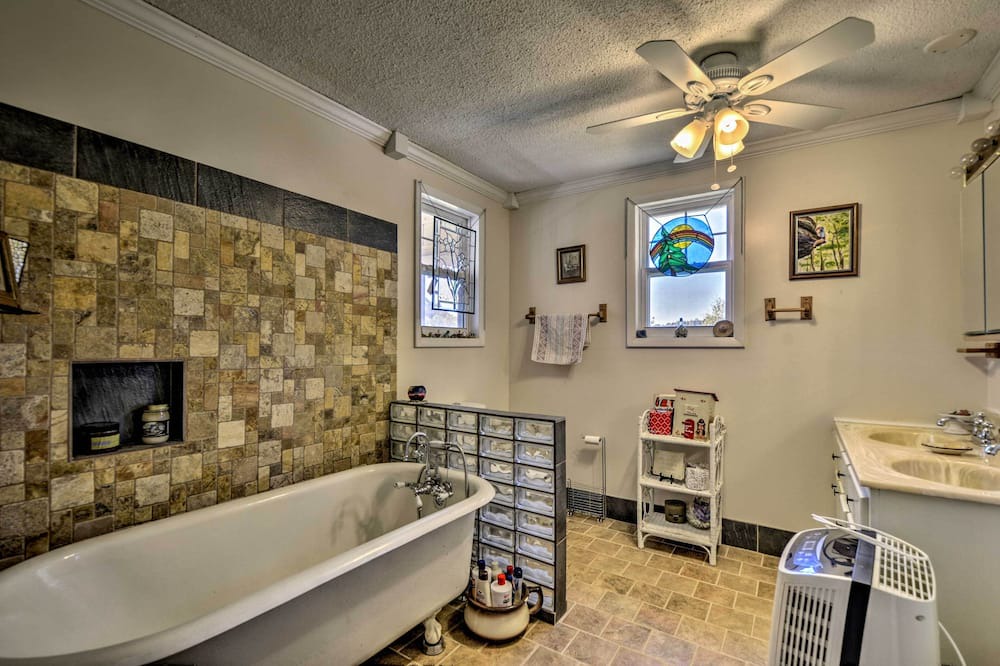 Photo of Bathroom in Lawrence County