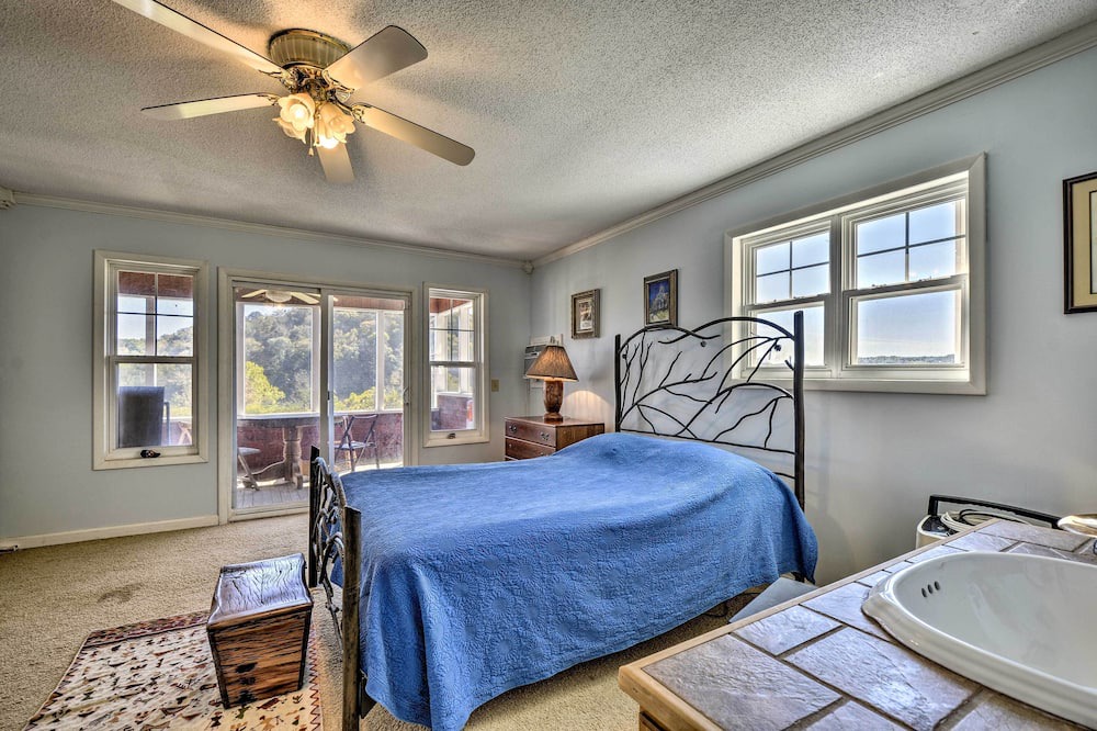 Photo of Bedroom in Lawrence County