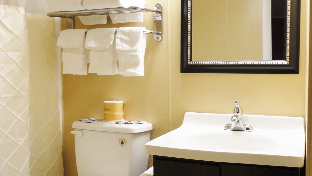 Photo of Bathroom in Vinita