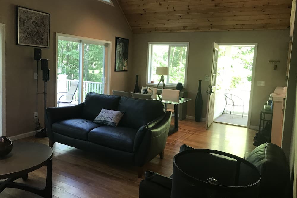 Photo of Livingroom in Town of Smyrna