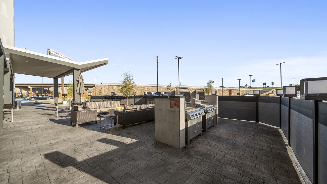 Photo of Patio Balcony in Lacy-Lakeview