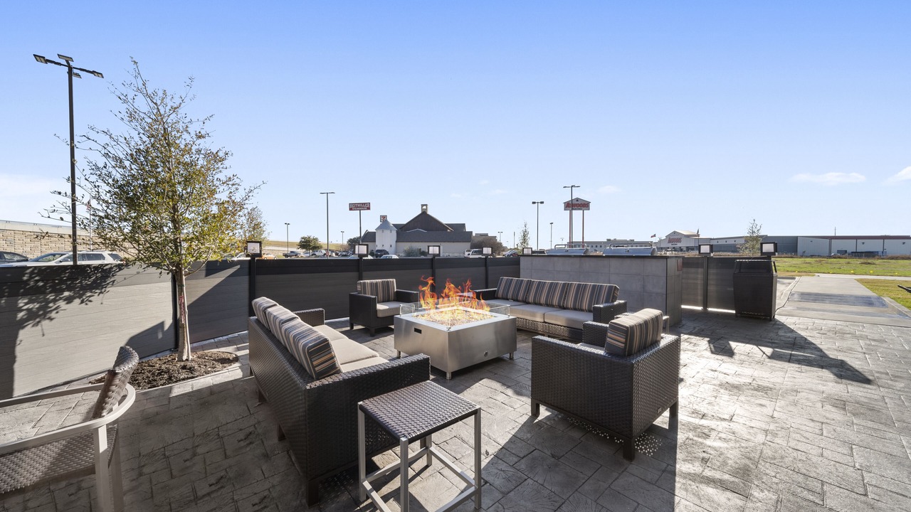 Photo of Patio Balcony in Lacy-Lakeview