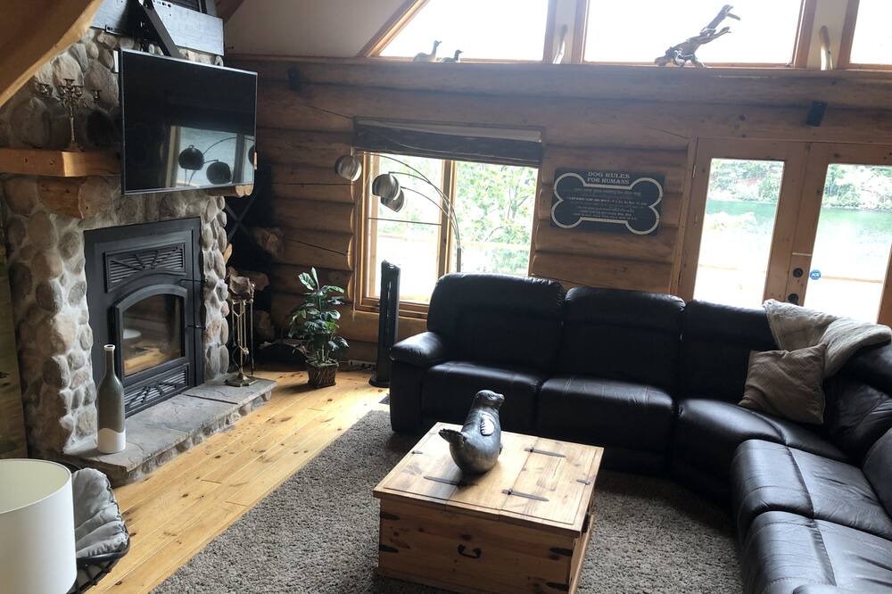 Photo of Livingroom in Val-des-Monts