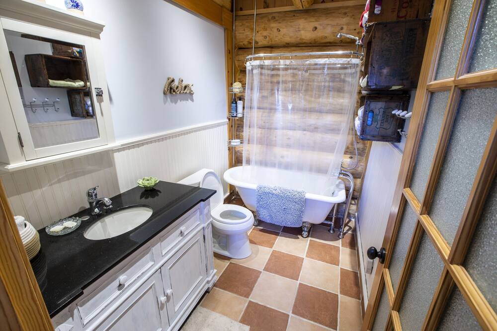 Photo of Bathroom in Val-des-Monts