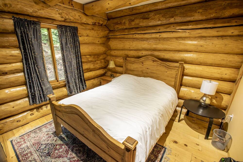 Photo of Bedroom in Val-des-Monts