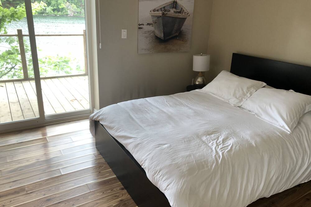 Photo of Bedroom in Val-des-Monts