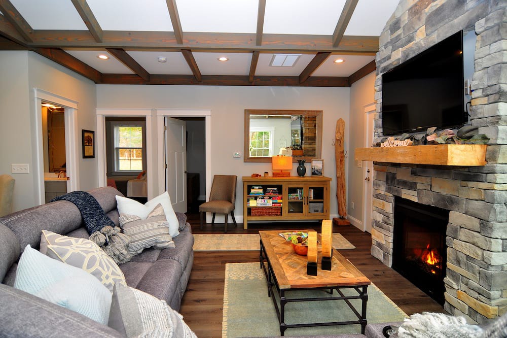 Photo of Livingroom in Appomattox