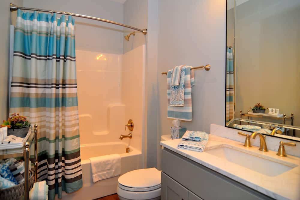 Photo of Bathroom in Appomattox