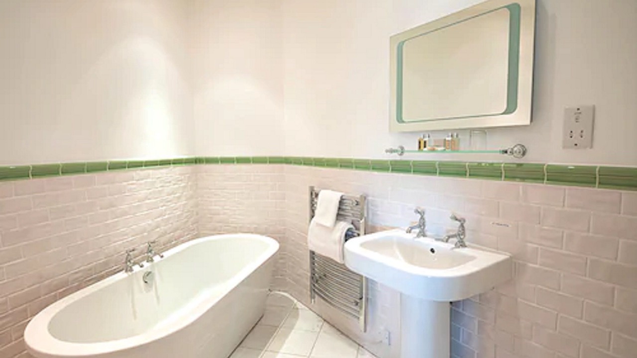 Photo of Bathroom in Staddlebridge