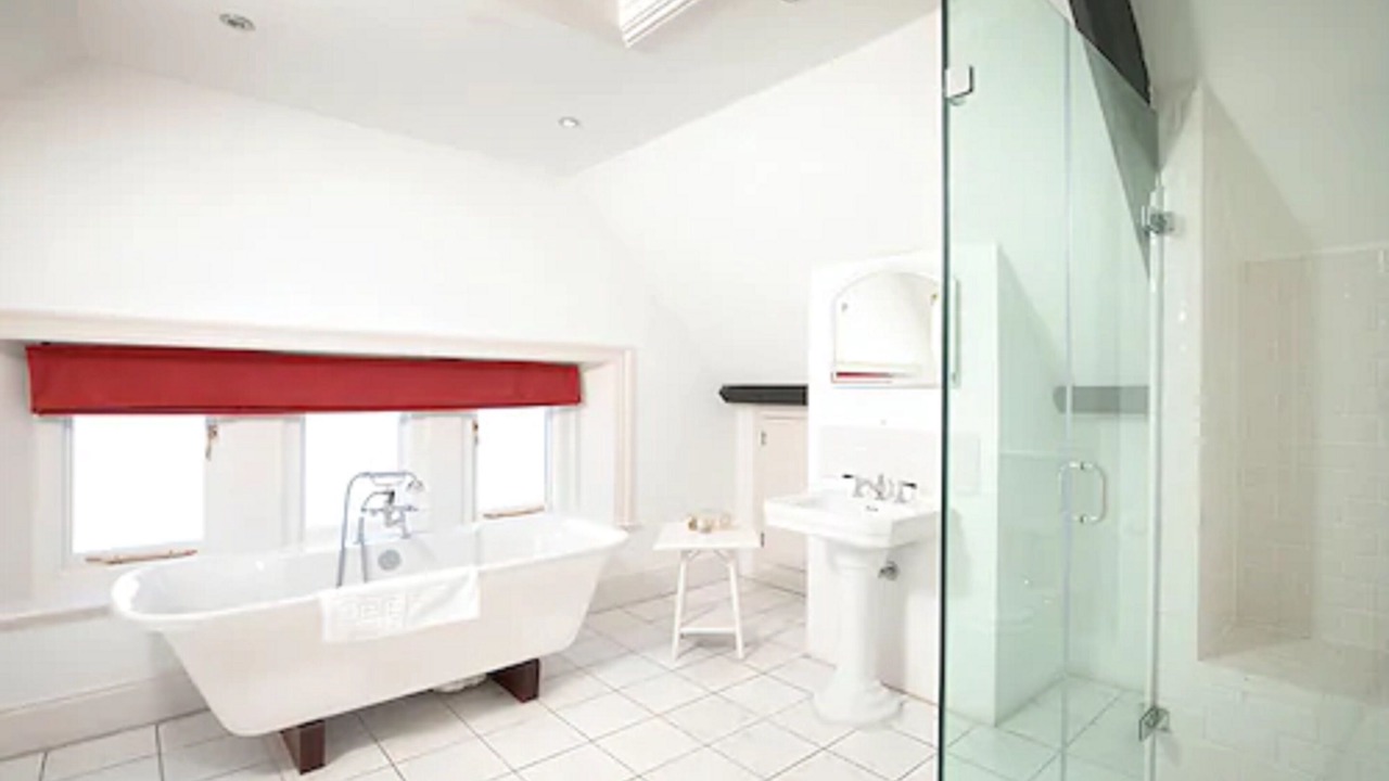 Photo of Bathroom in Staddlebridge