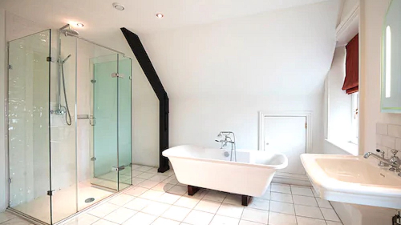 Photo of Bathroom in Staddlebridge