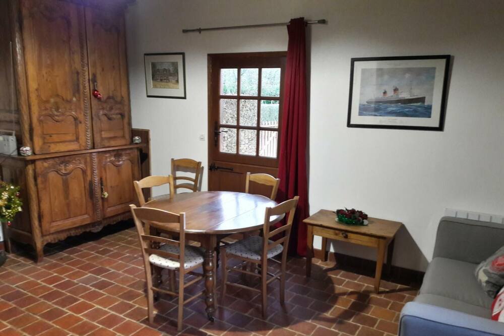 Photo of Livingroom in Manehouville