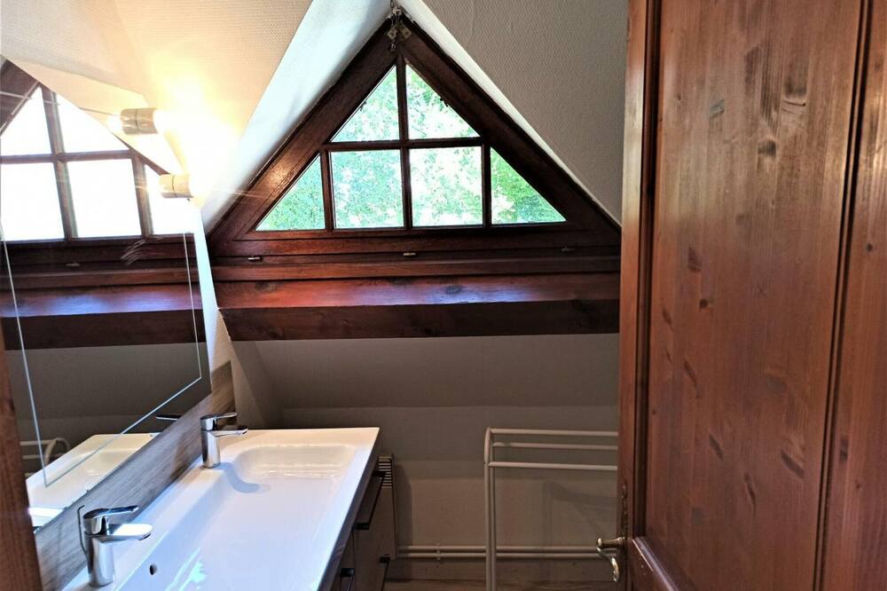 Photo of Bathroom in Manehouville