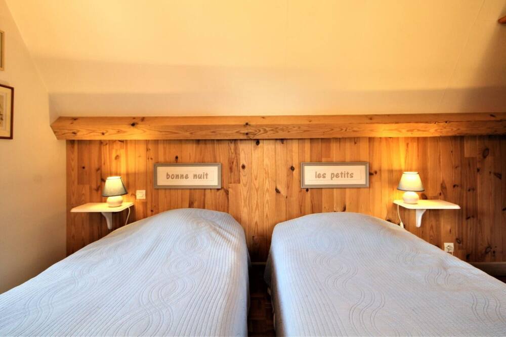 Photo of Bedroom in Manehouville