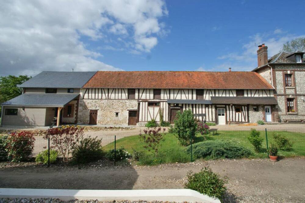 Photo of Outdoor in Saint-Pierre-de-Manneville