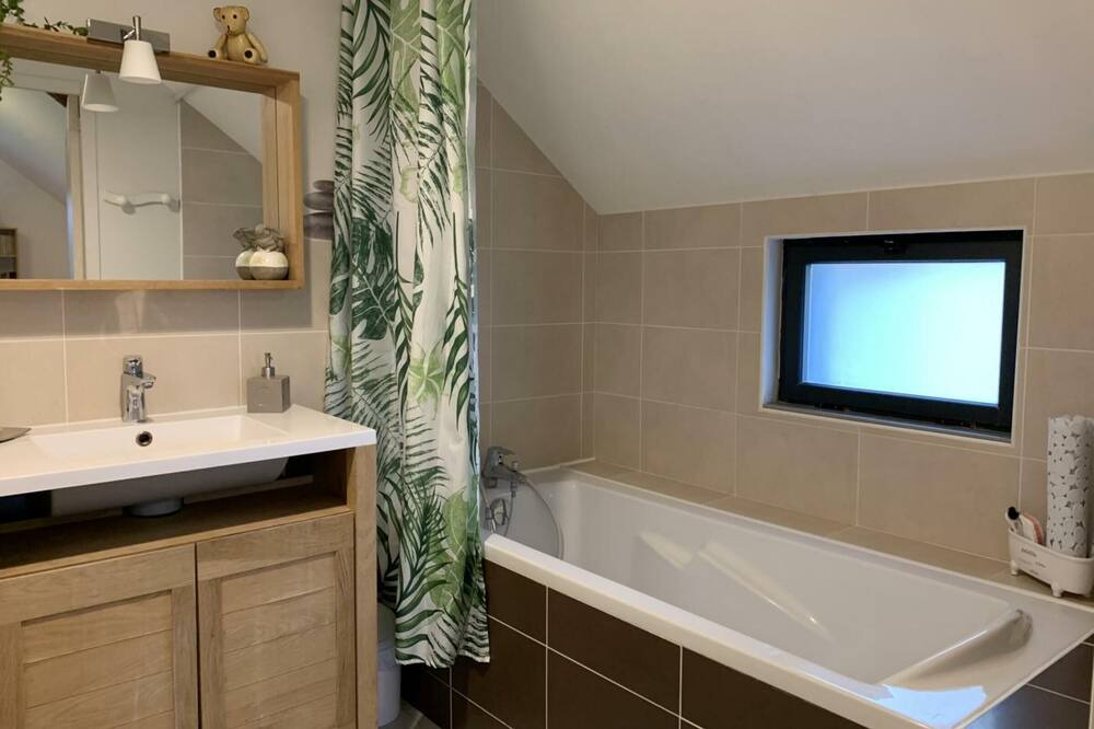 Photo of Bathroom in Saint-Pierre-de-Manneville