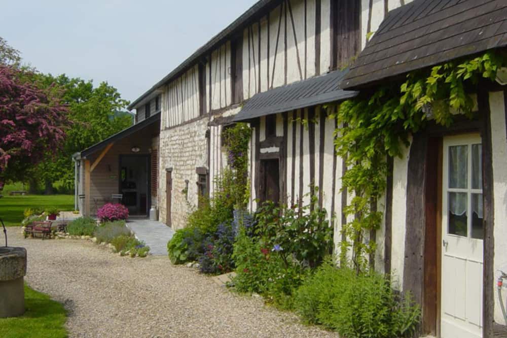 Photo of Outdoor in Saint-Pierre-de-Manneville