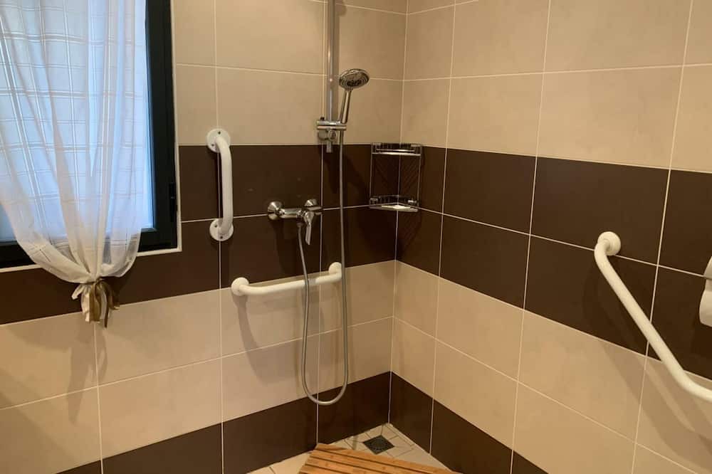 Photo of Bathroom in Saint-Pierre-de-Manneville