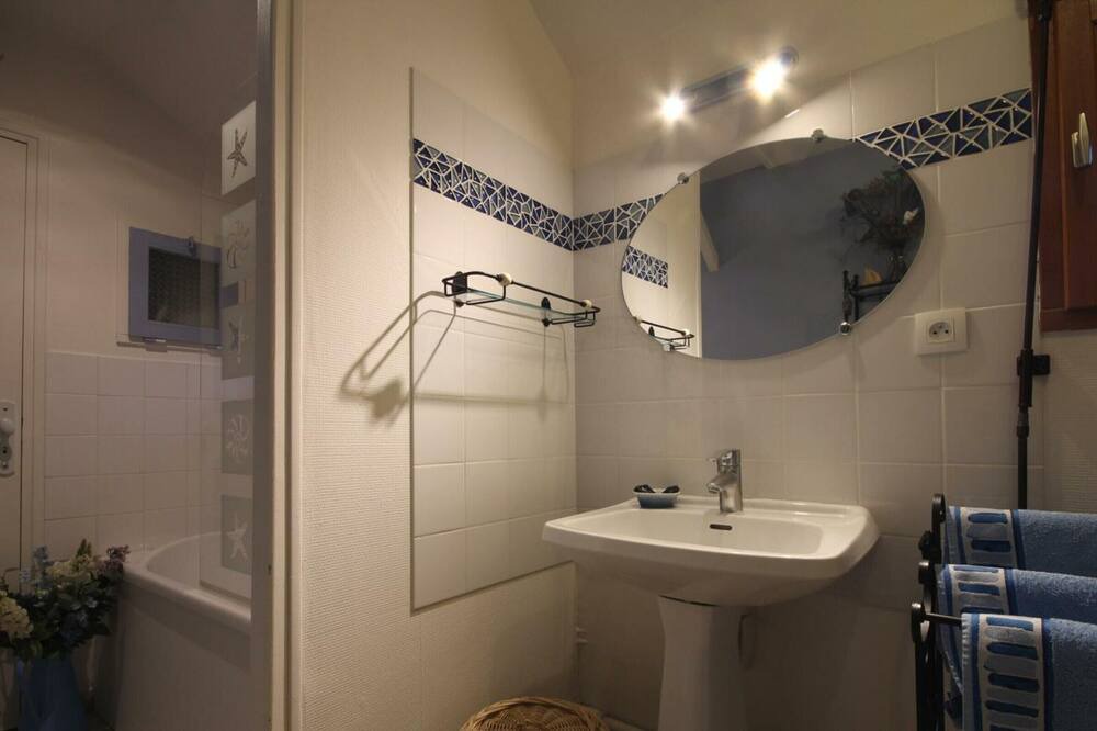 Photo of Bathroom in Paluel