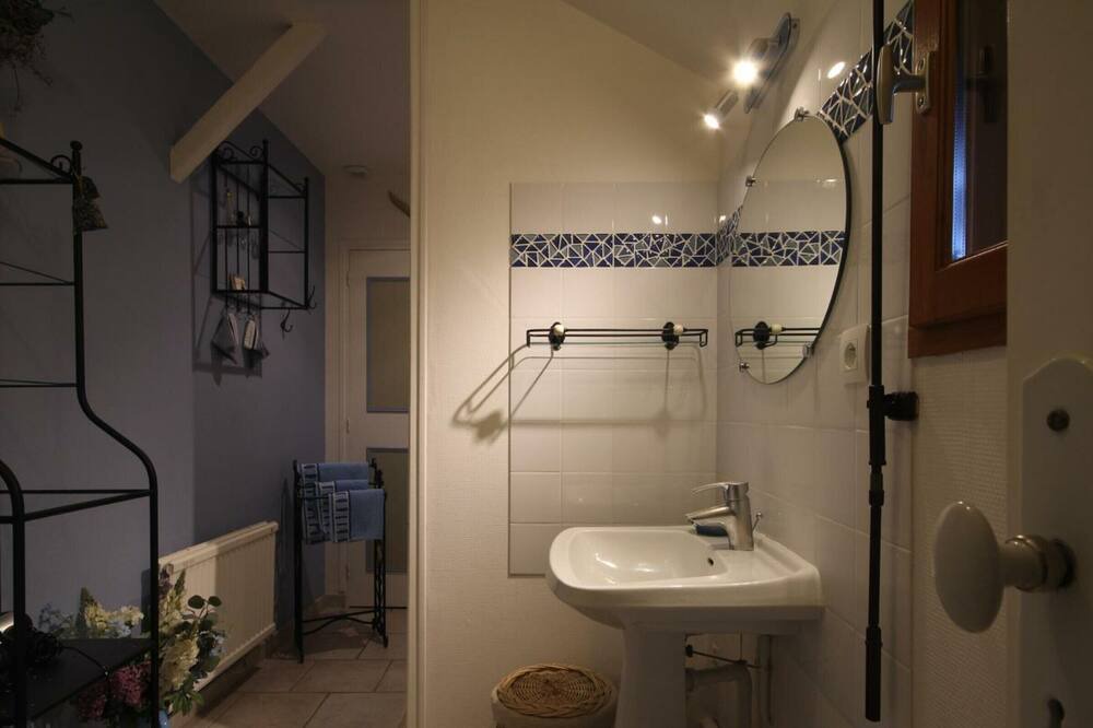 Photo of Bathroom in Paluel
