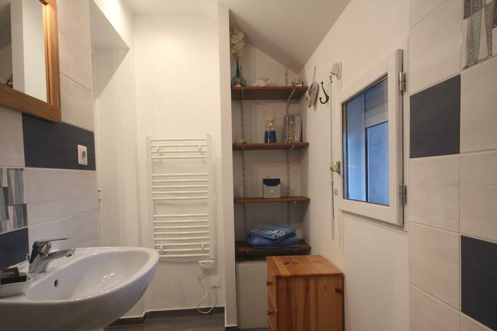 Photo of Bathroom in Paluel