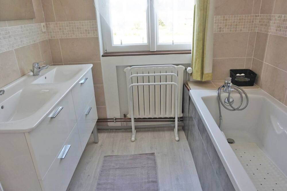 Photo of Bathroom in Saint-Pierre-Benouville