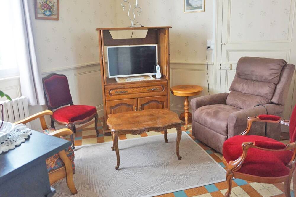 Photo of Livingroom in Saint-Pierre-Benouville