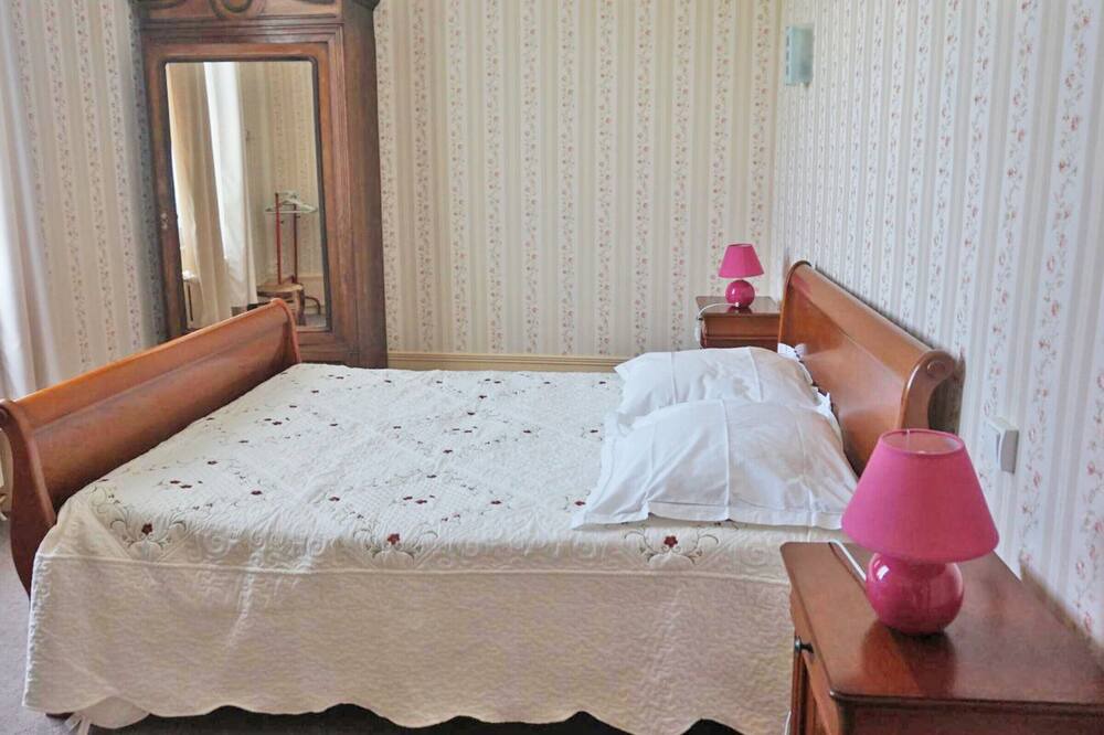 Photo of Bedroom in Saint-Pierre-Benouville