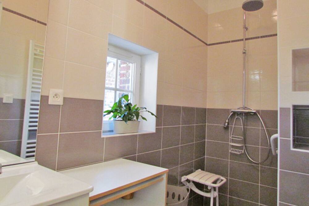 Photo of Bathroom in Saint-Pierre-Benouville