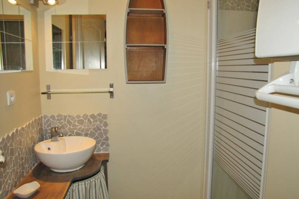 Photo of Bathroom in Annouville-Vilmesnil