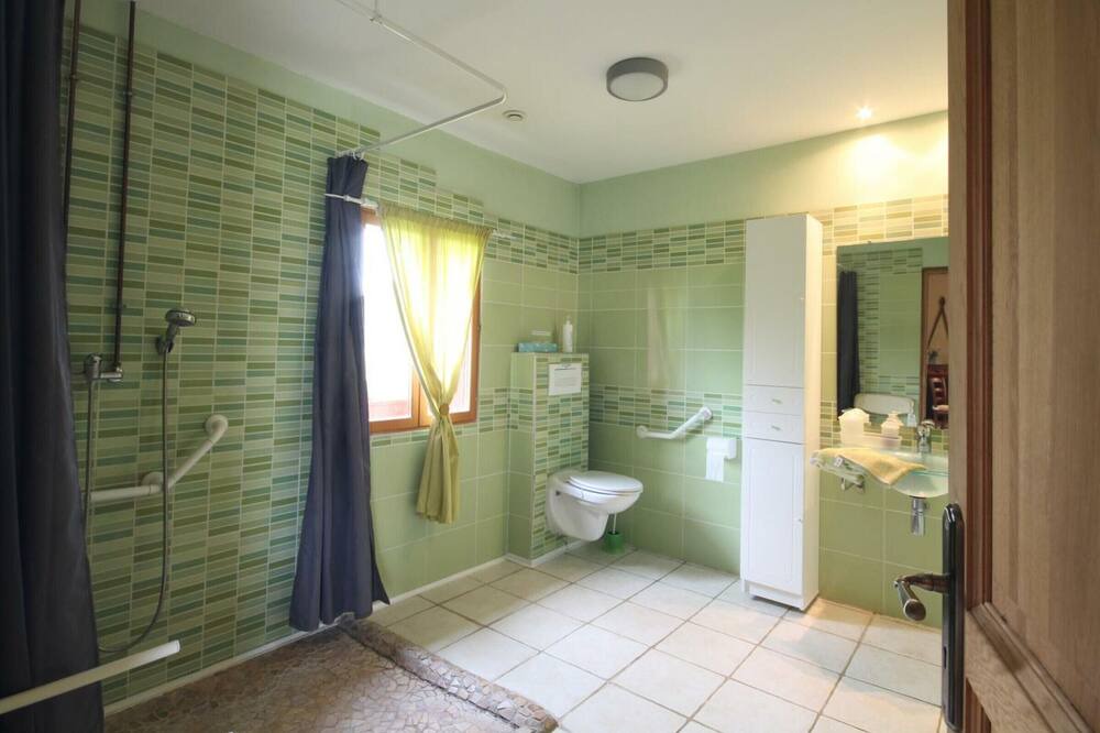 Photo of Bathroom in Gonneville-sur-Scie
