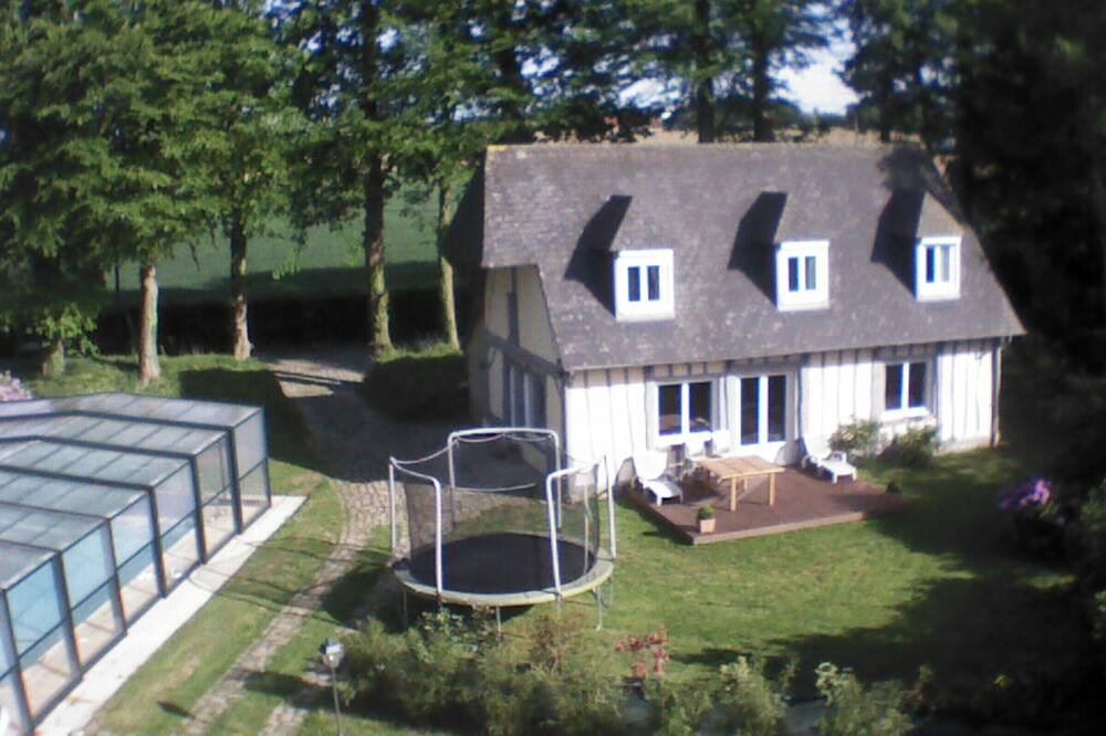 Photo of Outdoor in Villainville