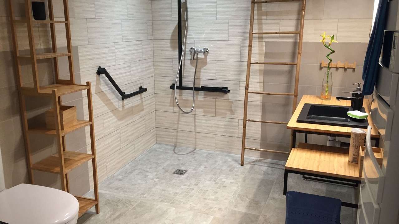Photo of Bathroom in La Vacquerie-et-Saint-Martin-de-Castries