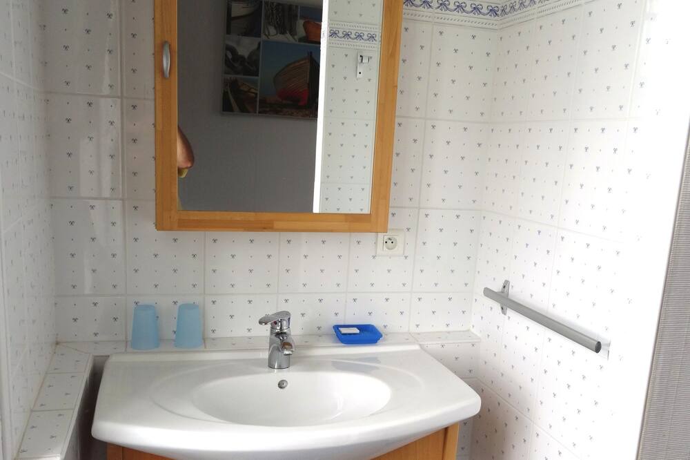 Photo of Bathroom in Cancale