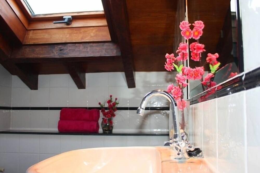 Photo of Bathroom in Galizano