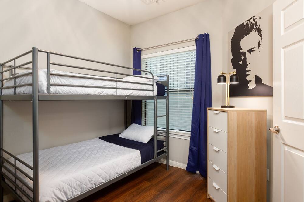 Photo of Bedroom in West Campus